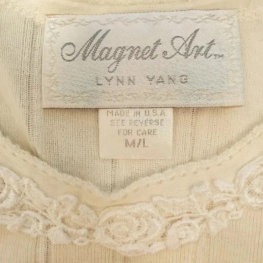 Magnet Art by Lynn Yang ribbed cream tank with lace at neckline Size M/L NWOT - Picture 3 of 3